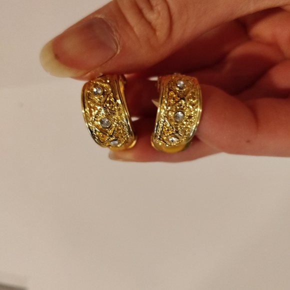 (3/$15) Vintage clip on earrings